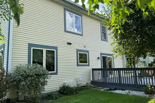 680 River Meadow Dr, Hartland, WI 53029 - Photo 8