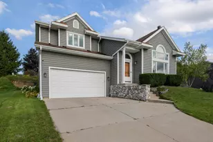 1497 Sunnyridge Rd, Pewaukee, WI 53072 - Photo 1