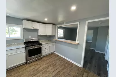 1537 S 94th St, West Allis, WI 53214 - Photo 4