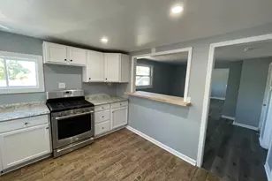 1537 S 94th St, West Allis, WI 53214 - Photo 4