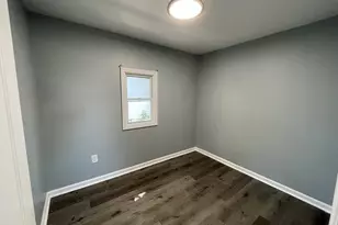 1537 S 94th St, West Allis, WI 53214 - Photo 8