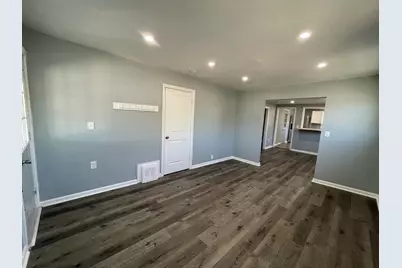 1537 S 94th St, West Allis, WI 53214 - Photo 2
