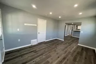 1537 S 94th St, West Allis, WI 53214 - Photo 2