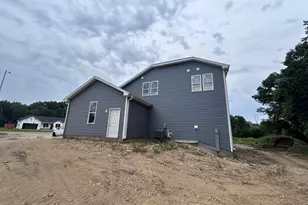 1743 Palmer Ct, Hartford, WI 53027 - Photo 4