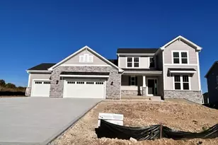 250 Bayberry Ln, Grafton, WI 53024 - Photo 2