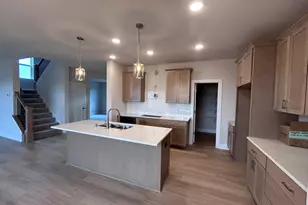 250 Bayberry Ln, Grafton, WI 53024 - Photo 4