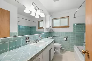 8143 W Raymond Ln, West Allis, WI 53219 - Photo 16
