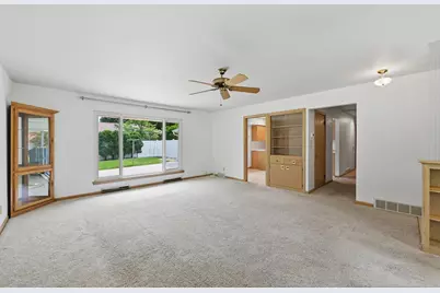 8143 W Raymond Ln, West Allis, WI 53219 - Photo 6