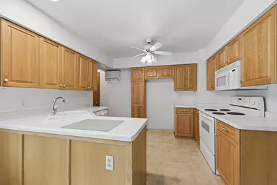 8143 W Raymond Ln, West Allis, WI 53219 - Photo 10