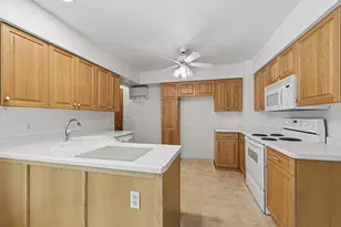 8143 W Raymond Ln, West Allis, WI 53219 - Photo 10