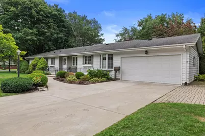 239  Old Pine Cir, Racine, WI 53402 - Photo 2