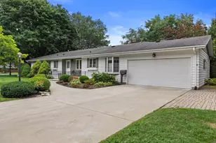 239 Old Pine Cir, Racine, WI 53402 - Photo 2