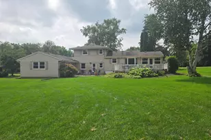 N71W13776 Nicolet Ct, Menomonee Falls, WI 53051 - Photo 2