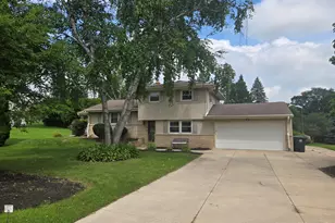 N71W13776 Nicolet Ct, Menomonee Falls, WI 53051 - Photo 1
