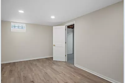 8034 W Tesch Ave, Milwaukee, WI 53220 - Photo 18