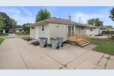 8034 W Tesch Ave, Milwaukee, WI 53220 - Photo 24
