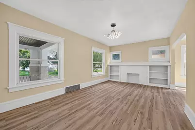 2867 N 40th St, Milwaukee, WI 53210 - Photo 2