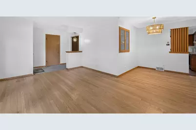 10216 W Burleigh St, Wauwatosa, WI 53222 - Photo 8