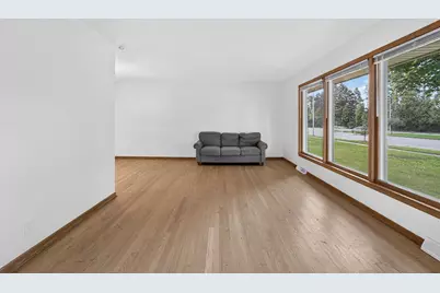 10216 W Burleigh St, Wauwatosa, WI 53222 - Photo 6