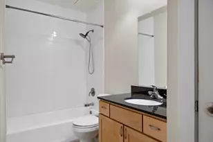 2121 N Cambridge Ave, Milwaukee, WI 53202 - Photo 14