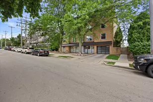 2121 N Cambridge Ave, Milwaukee, WI 53202 - Photo 20