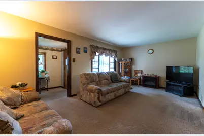 916  Clark St, Watertown, WI 53094 - Photo 8