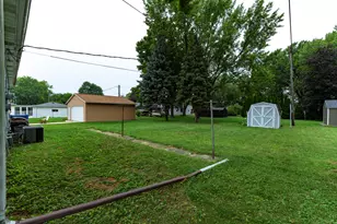 916 Clark St, Watertown, WI 53094 - Photo 4