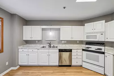 17725 W Wisconsin Ave #B, Brookfield, WI 53045 - Photo 8