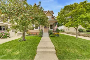 1542 S 79th St, West Allis, WI 53214 - Photo 2