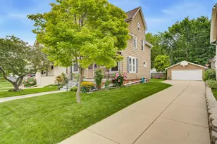 1542 S 79th St, West Allis, WI 53214 - Photo 4