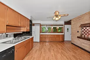 6920 N Beech Tree Dr, Glendale, WI 53209 - Photo 8