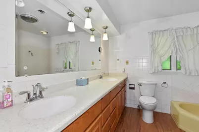 6920 N Beech Tree Dr, Glendale, WI 53209 - Photo 16