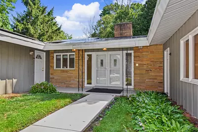 6920 N Beech Tree Dr, Glendale, WI 53209 - Photo 4
