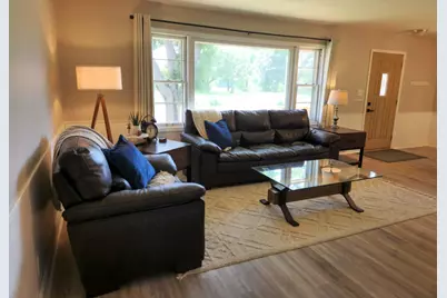 2527 S 82nd St, West Allis, WI 53219 - Photo 8