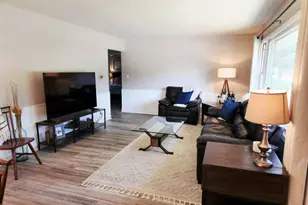 2527 S 82nd St, West Allis, WI 53219 - Photo 6