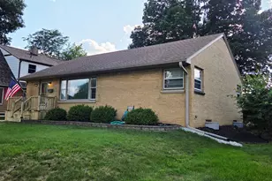 2527 S 82nd St, West Allis, WI 53219 - Photo 2