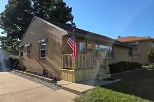 2527 S 82nd St, West Allis, WI 53219 - Photo 4
