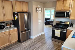 2527 S 82nd St, West Allis, WI 53219 - Photo 10