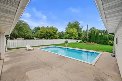 S21W23053  Hillside Dr, Waukesha, WI 53186 - Photo 46