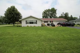 1008 Hilger Rd, Hartland, WI 53029 - Photo 2