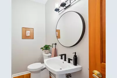 215 E Beechwood Ct, Mequon, WI 53092 - Photo 8