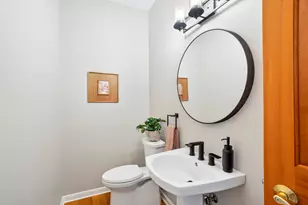 215 E Beechwood Ct, Mequon, WI 53092 - Photo 8
