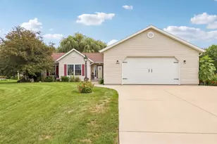 W2055 Summer Hill Dr, Sullivan, WI 53137 - Photo 2