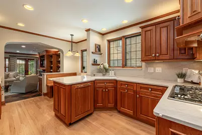 5859 N Maitland Ct, Whitefish Bay, WI 53217 - Photo 8