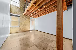 904 E Pearson St, Milwaukee, WI 53202 - Photo 2
