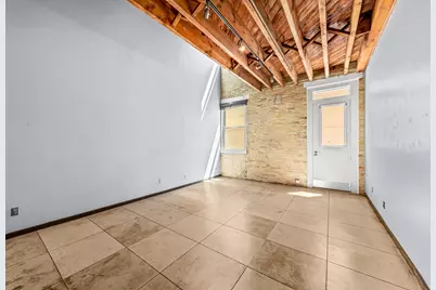 904 E Pearson St #115, Milwaukee, WI 53202 - Photo 4