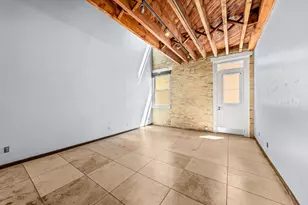 904 E Pearson St, Milwaukee, WI 53202 - Photo 4