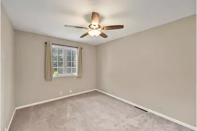 W62N352  Hanover Ave, Cedarburg, WI 53012 - Photo 10