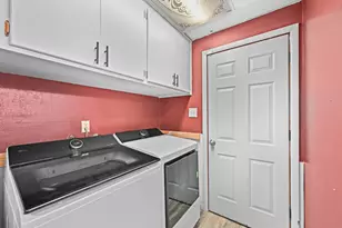 N113W13099 Crestview Dr, Germantown, WI 53022 - Photo 16