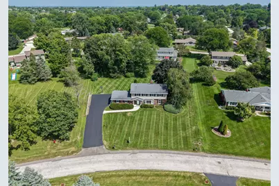 4690  Parkhurst Dr, Brookfield, WI 53045 - Photo 6